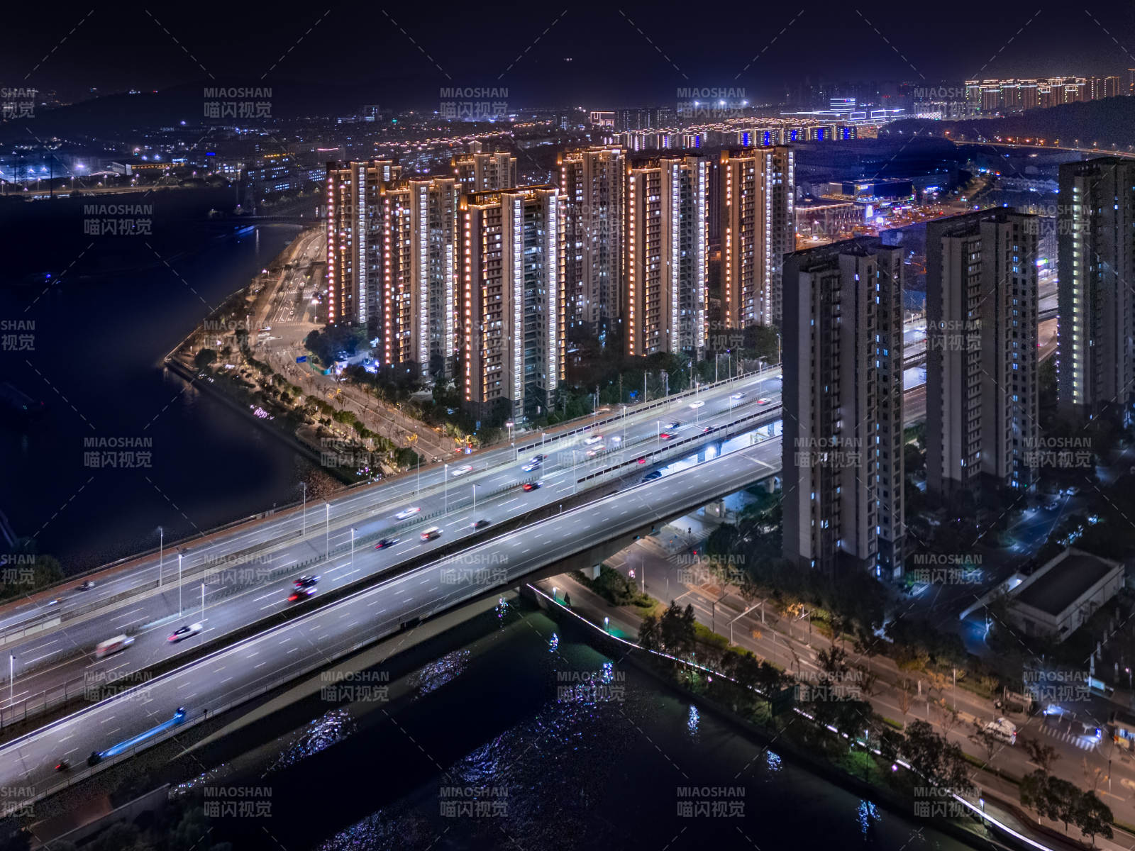 晋源桥下夜景城市灯火辉煌图片