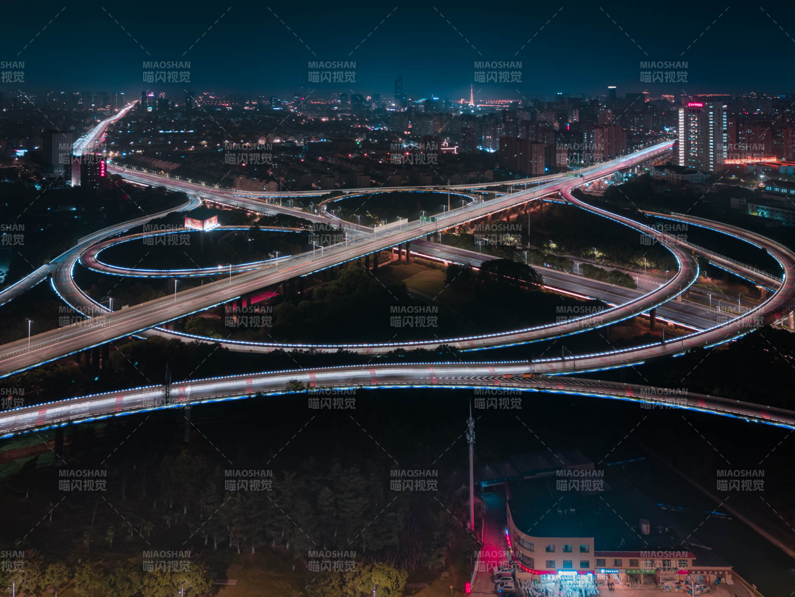 夜幕下的友新城市立交桥图片