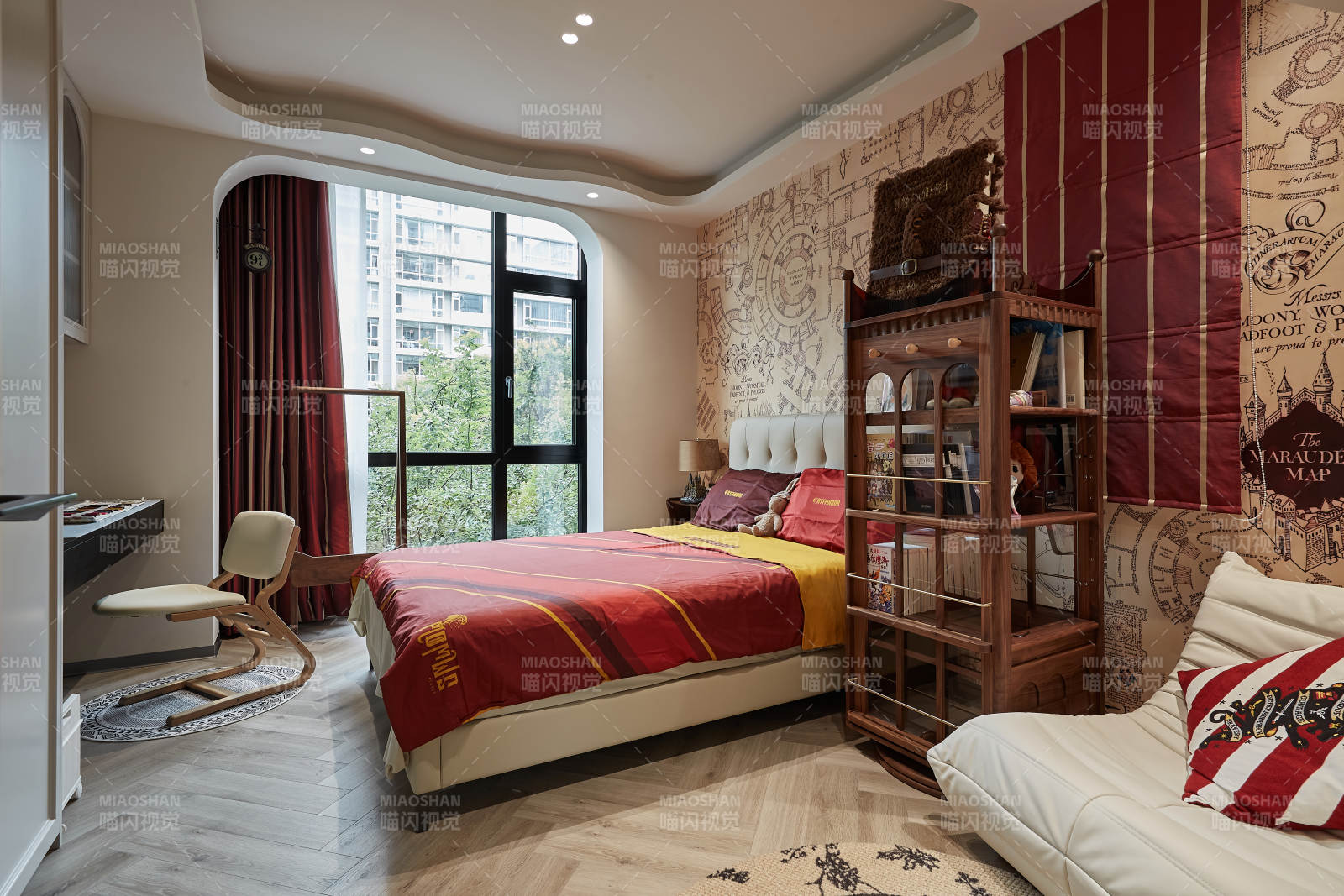 温馨卧室 红黄相间图片