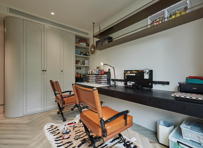 现代简约书房一角图片