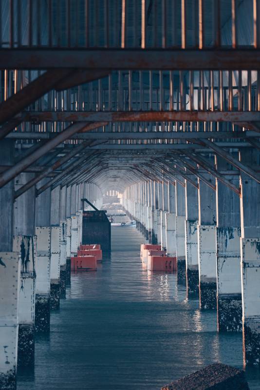 水道深处的静谧图片