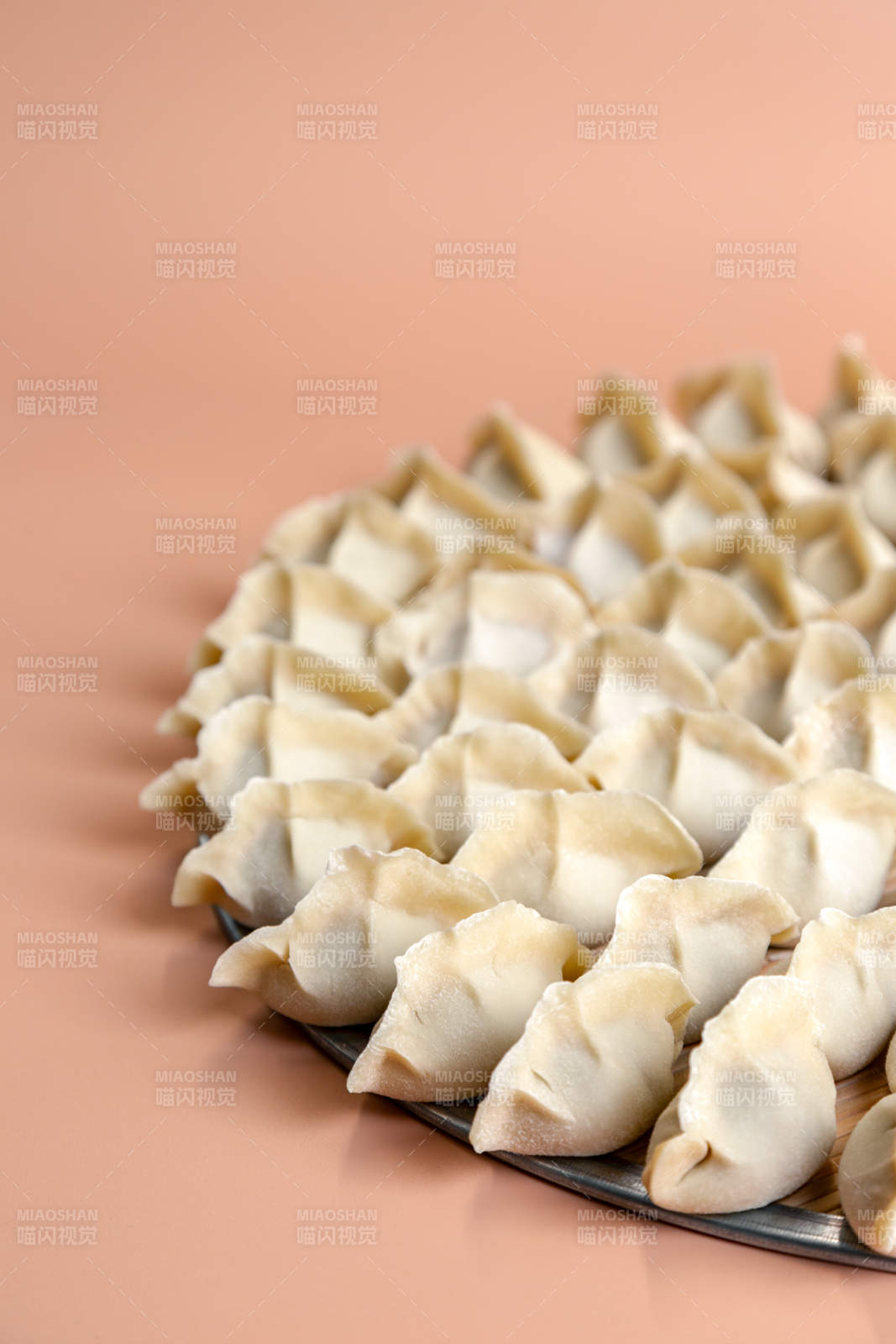 精致饺子排列整齐图片