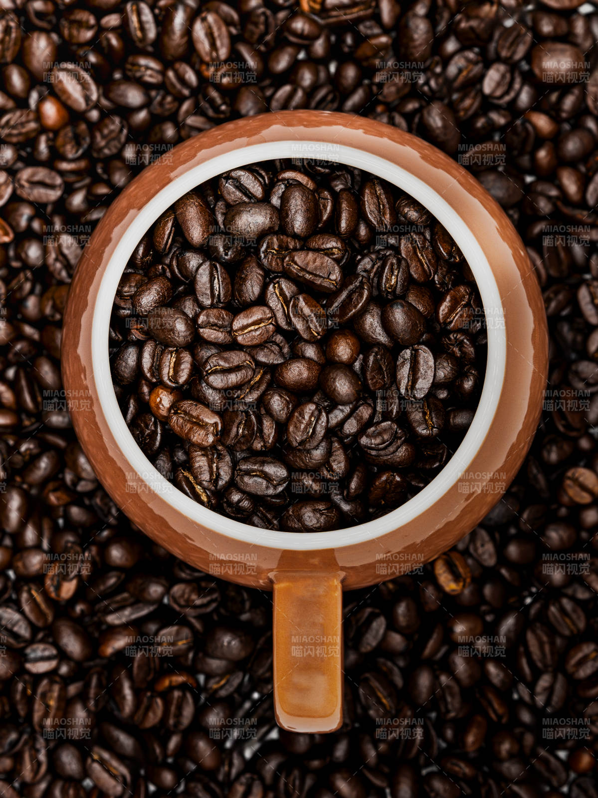 咖啡豆满杯香图片