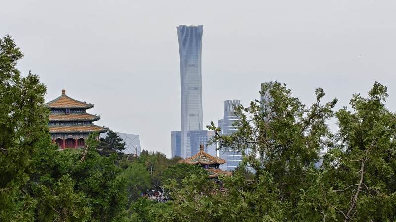 古建筑与现代高楼图片