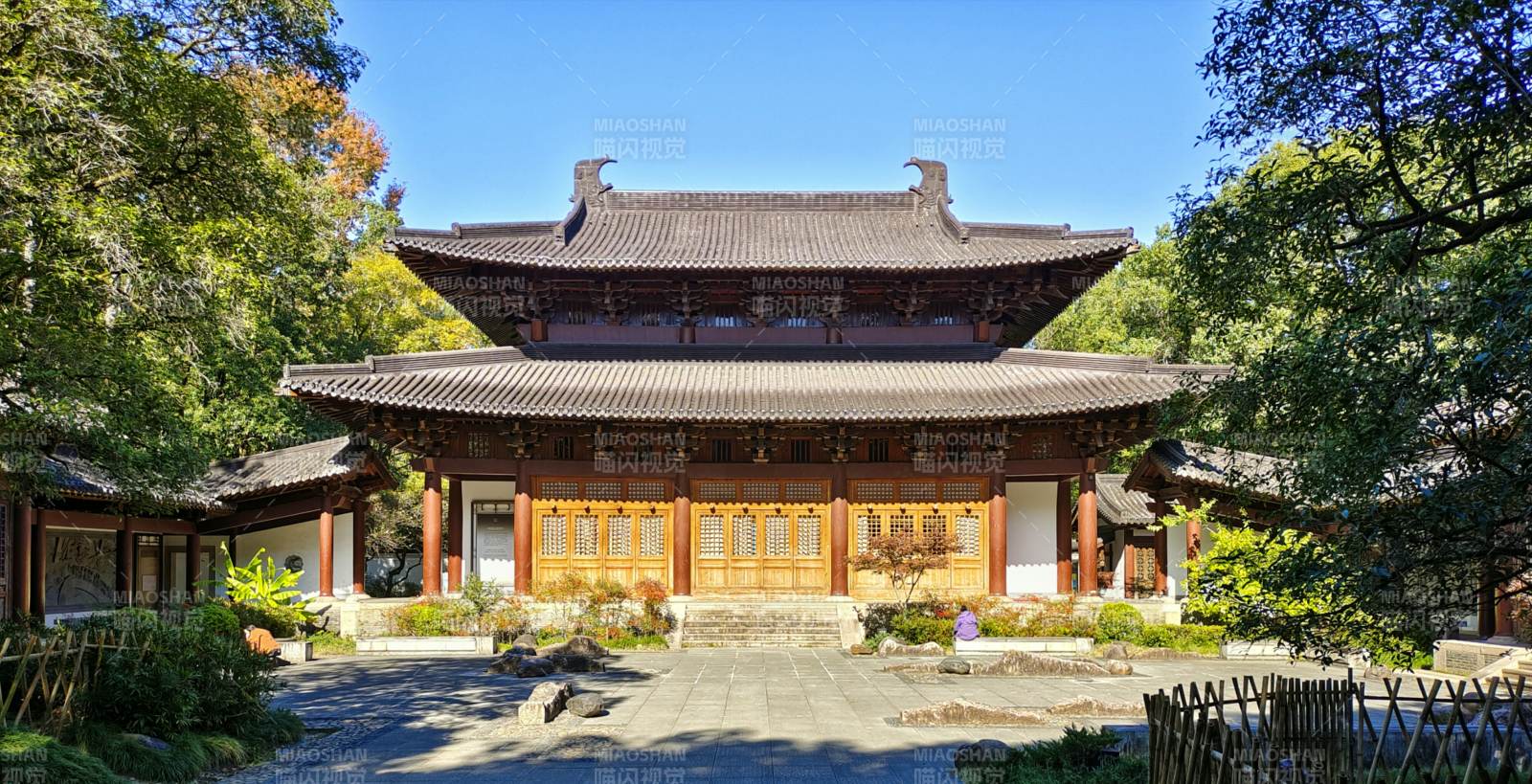 武夷宫古寺秋景静谧图片