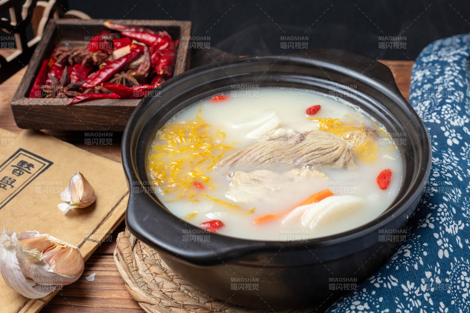 滋补菊花萝卜羊肉汤图片