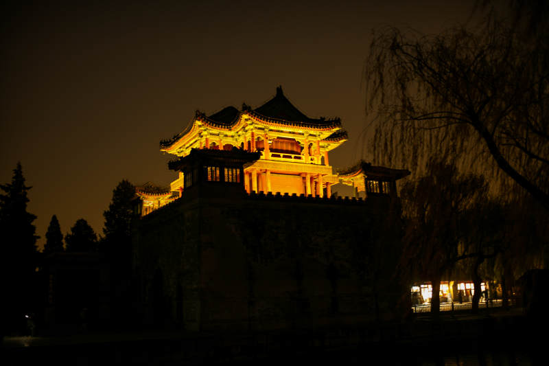 颐和园—夜色中的古塔图片