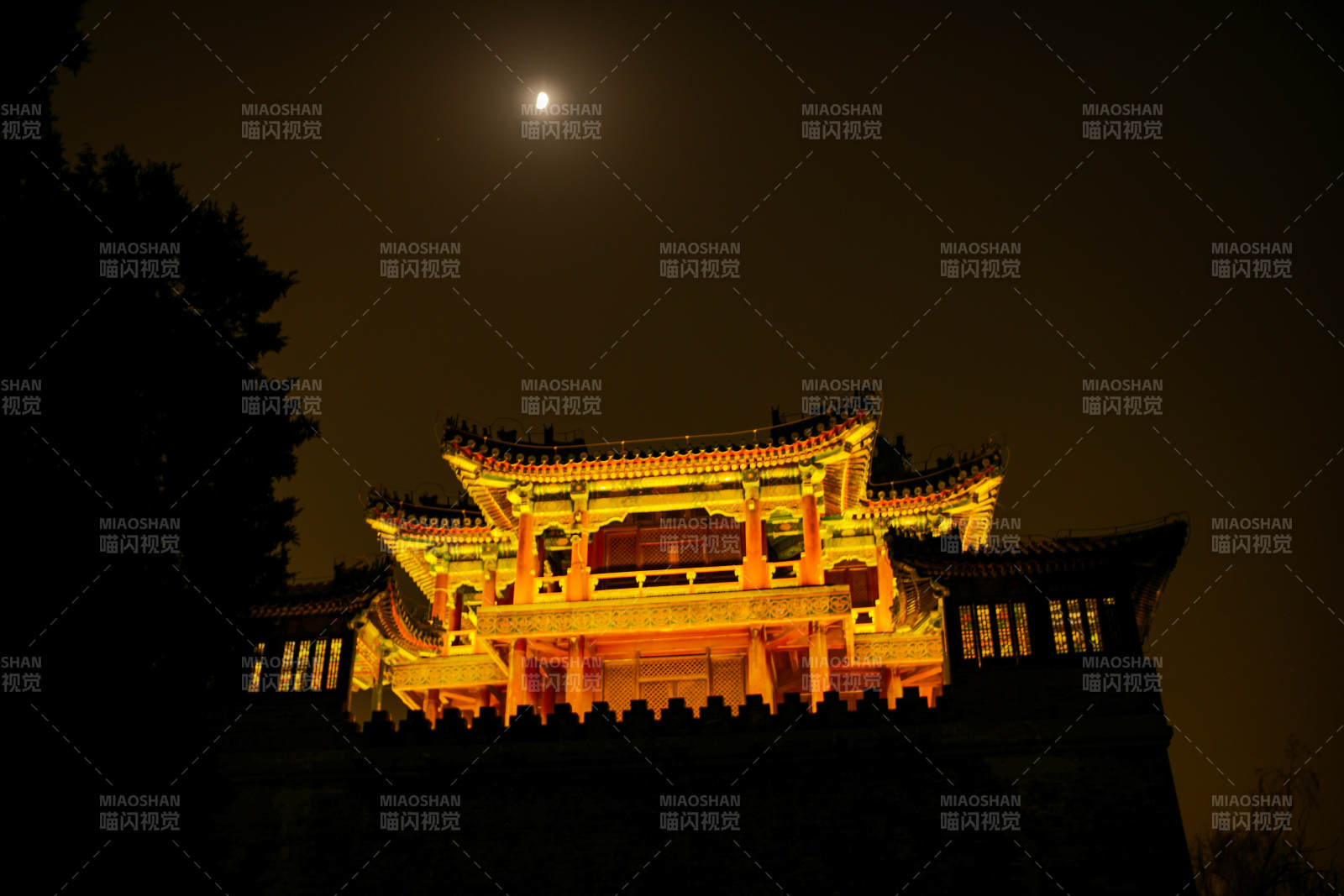 颐和园—夜色中的古建筑图片