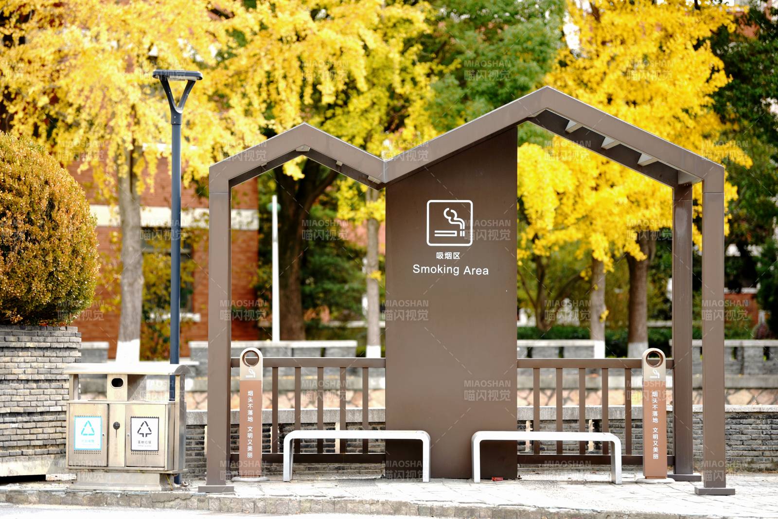 公园吸烟区秋景图片