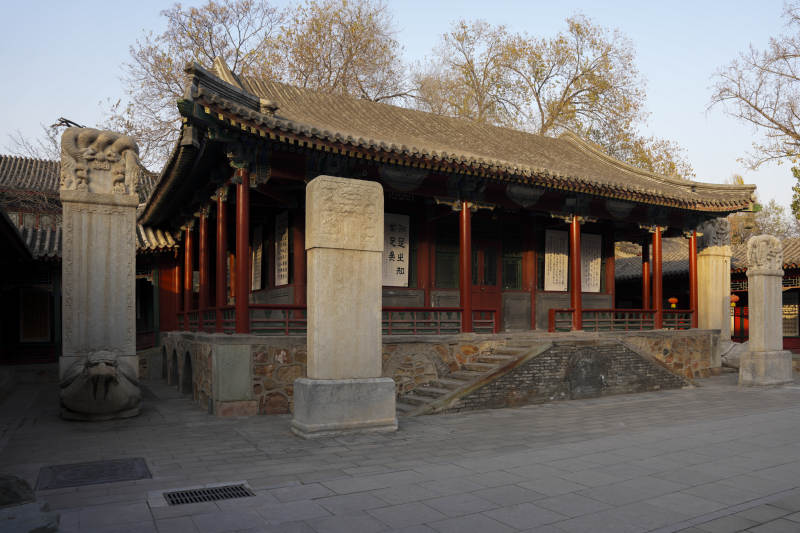 白云观古建筑庭院静谧图片