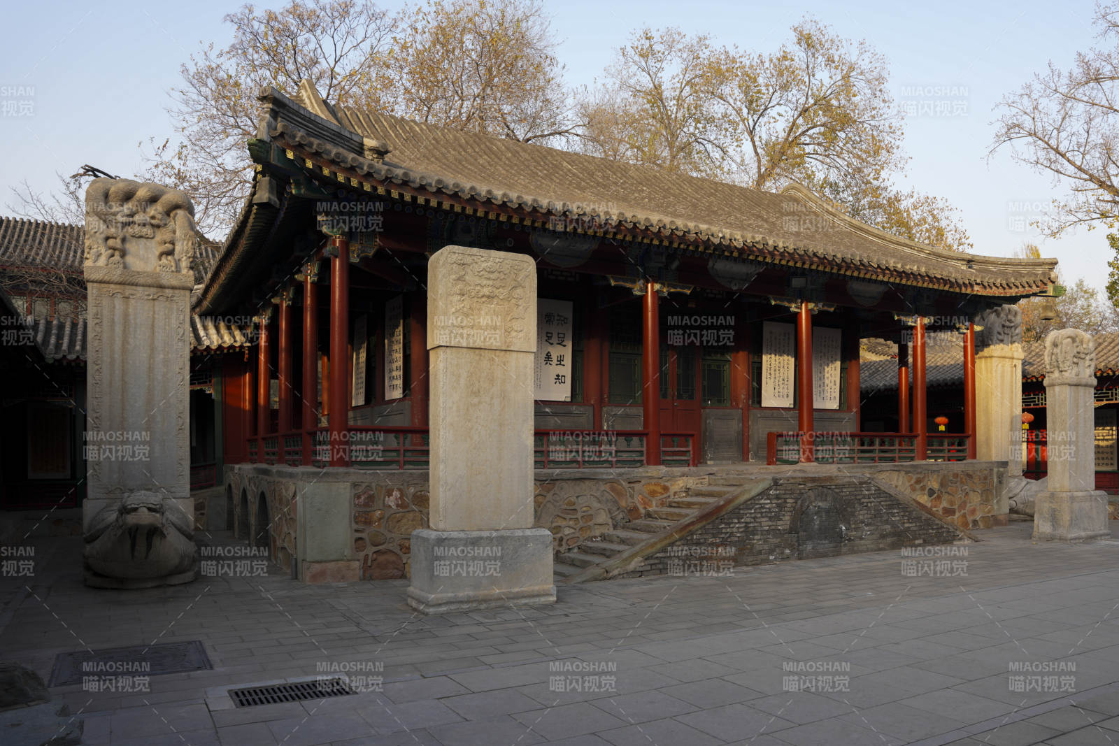 白云观古建筑庭院静谧图片