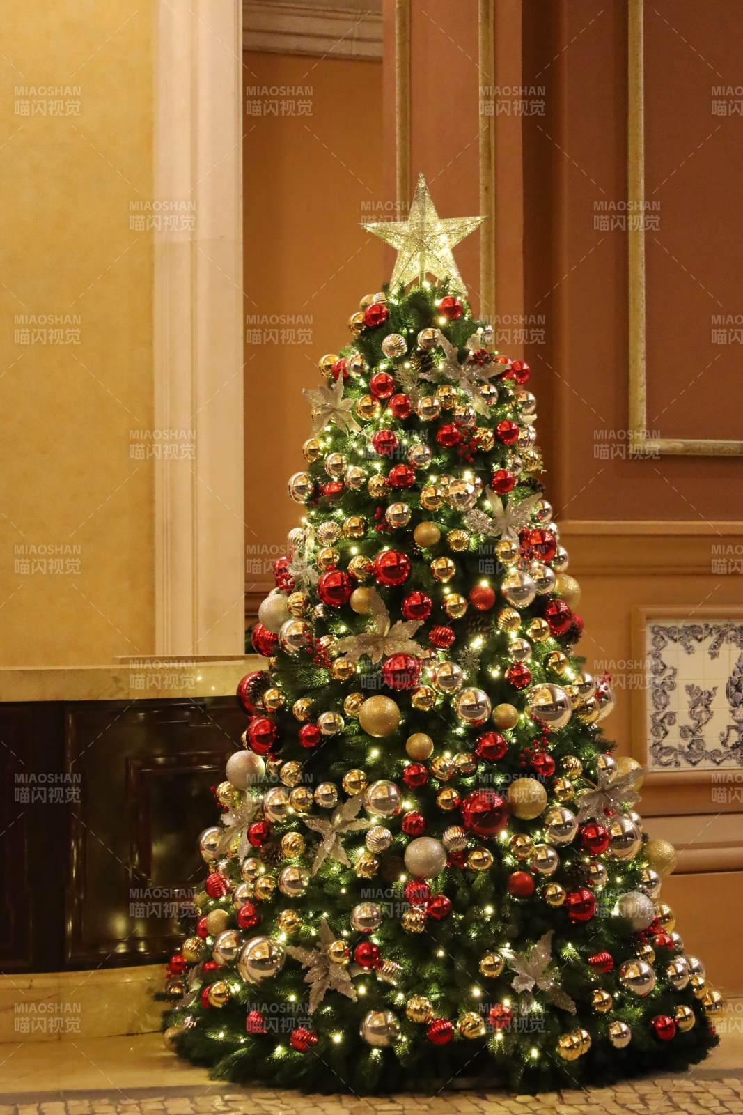 璀璨圣诞树图片