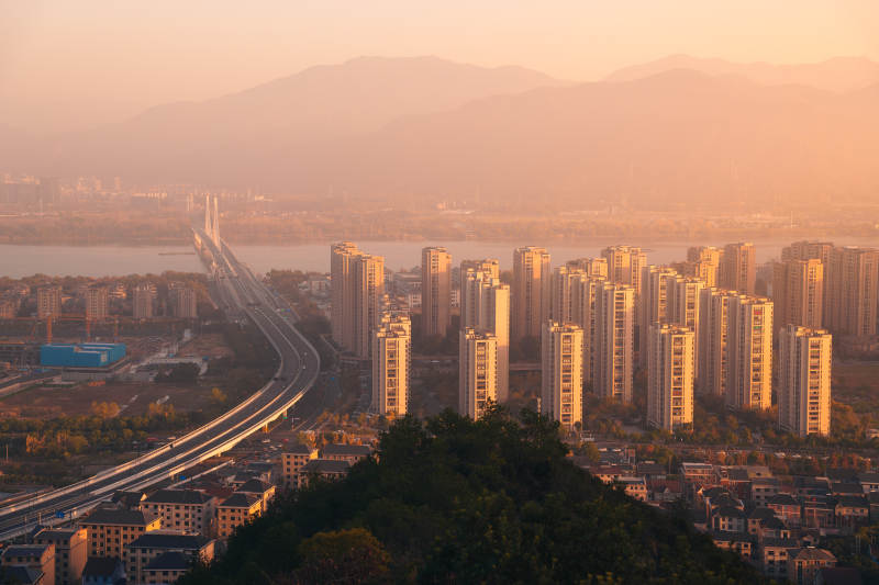 杭州富阳城市晨曦 高楼林立图片