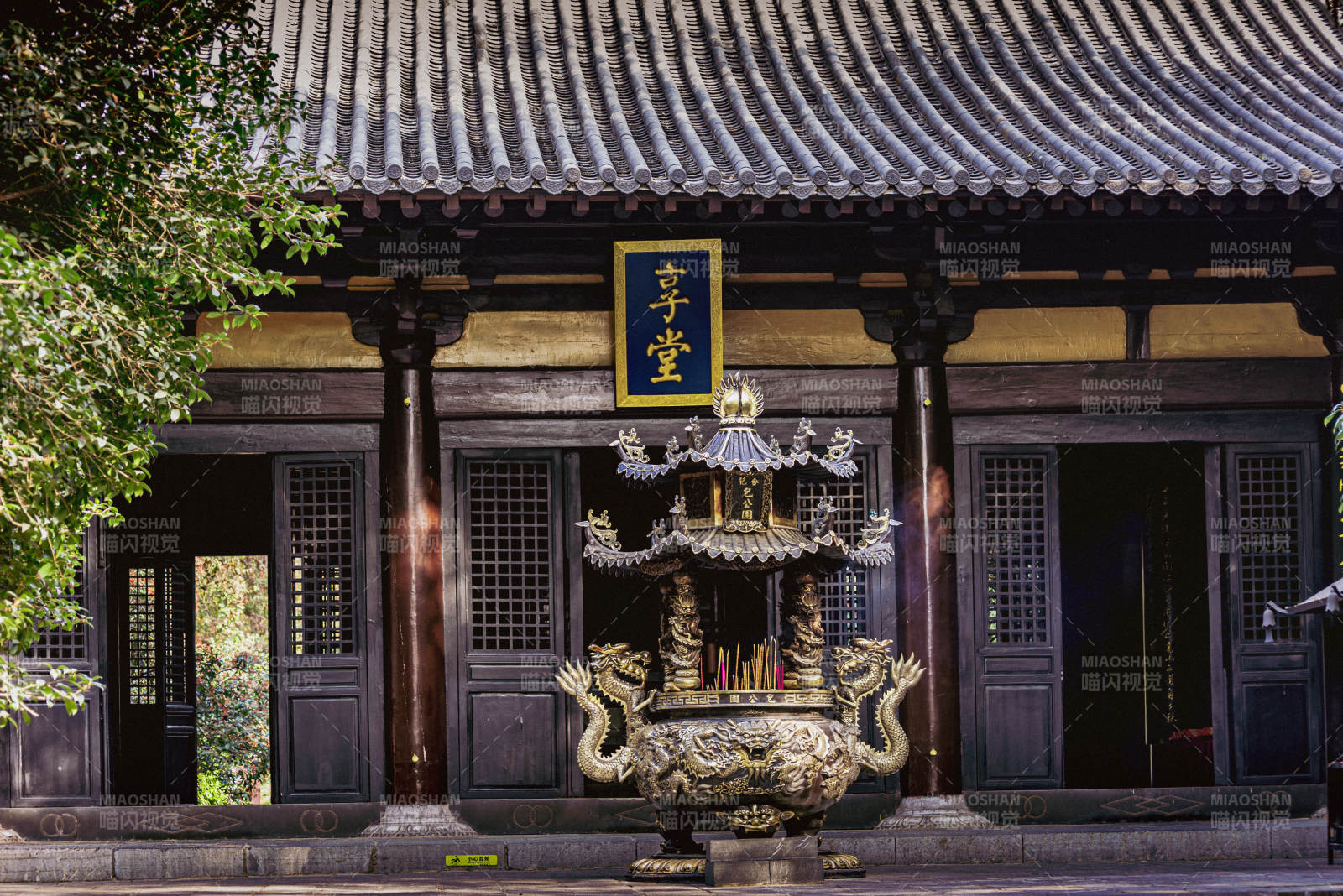 草堂古寺香炉享堂图片