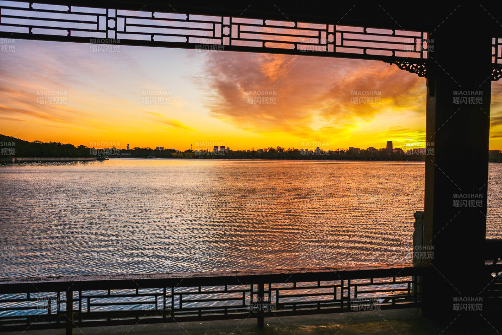 颐和园昆明湖畔夕阳美景图片