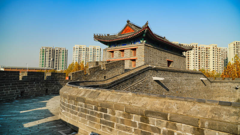 廊坊霸州古城墙上的传统建筑图片