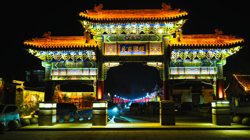 廊坊霸州胜芳古镇文昌阁夜色中的古街牌坊图片