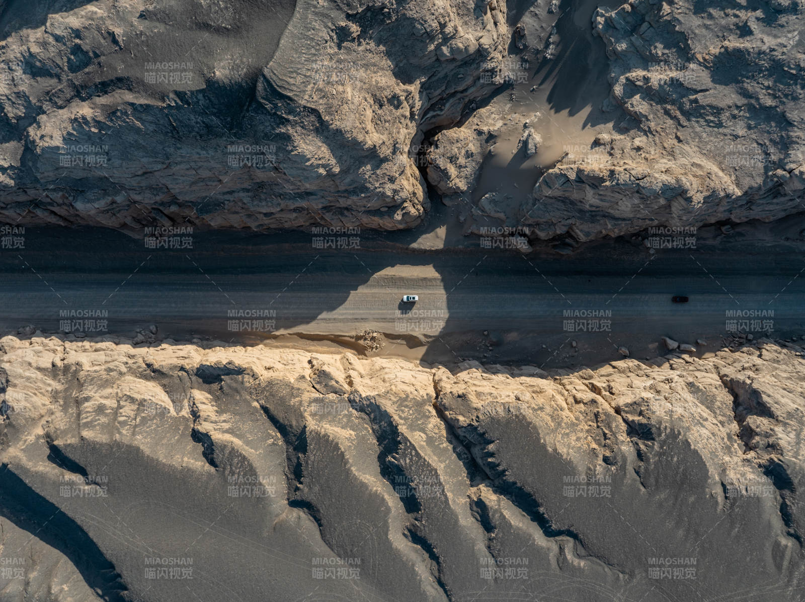 沙漠公路孤影图片