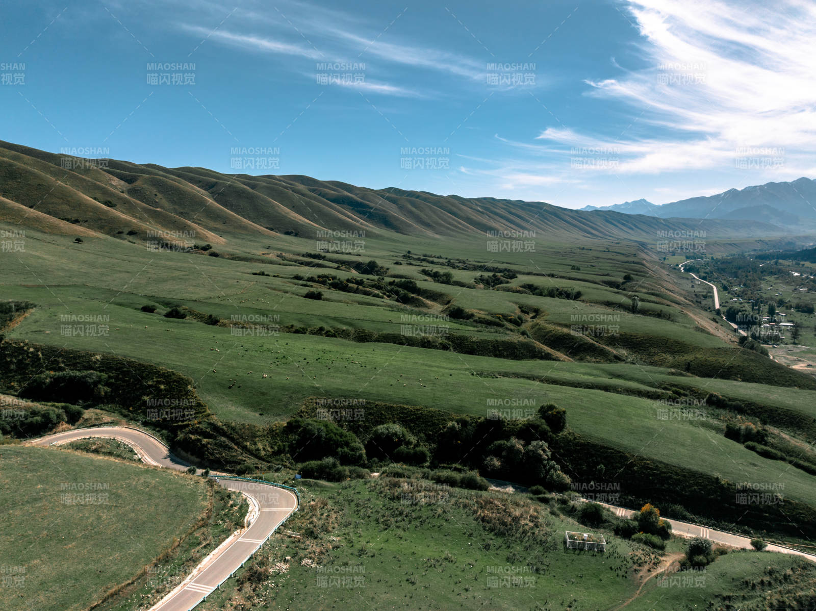 青山绿野风光图片