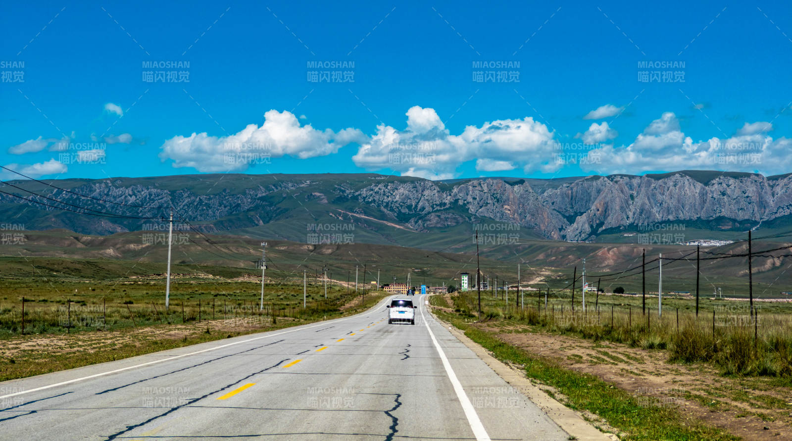公路远山行图片