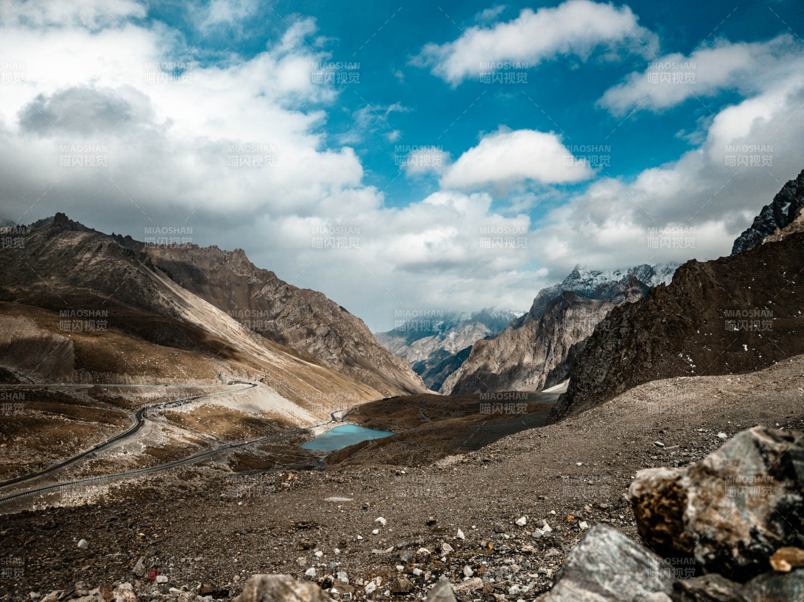 高原峡谷风光图片