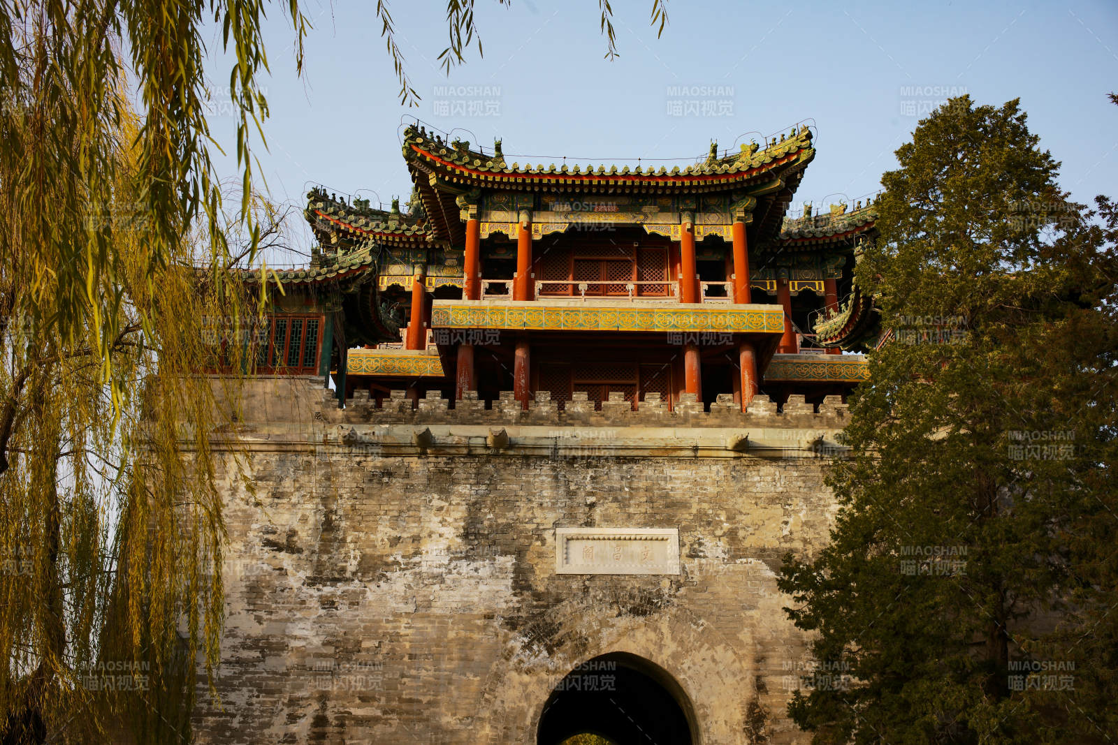 颐和园—古塔秋景图片
