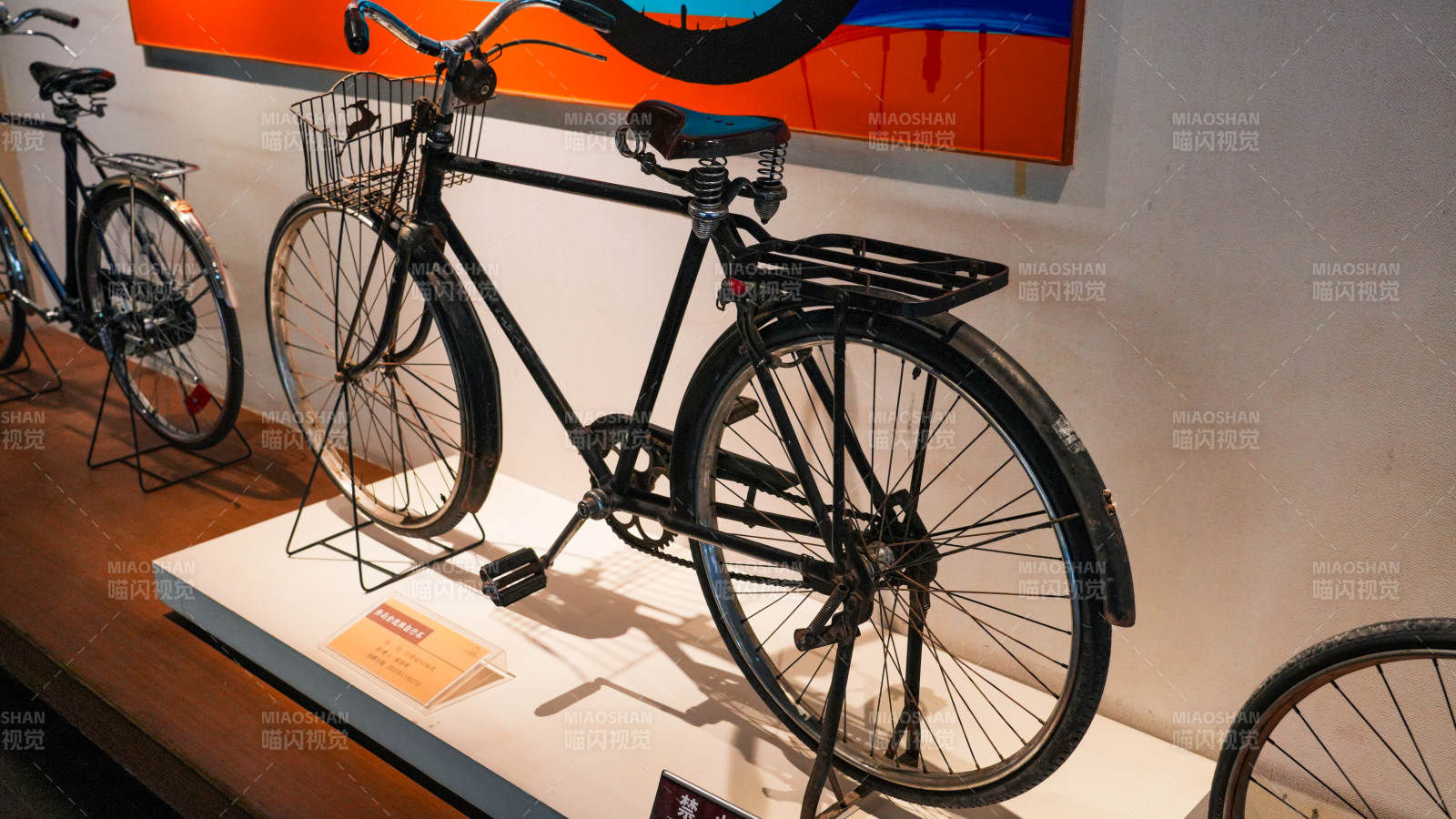 复古自行车展示图片