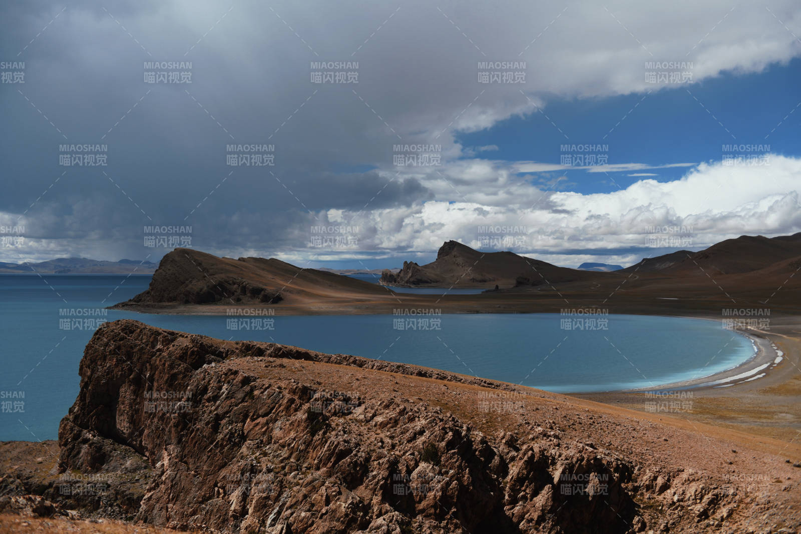 西藏高原湖景图片