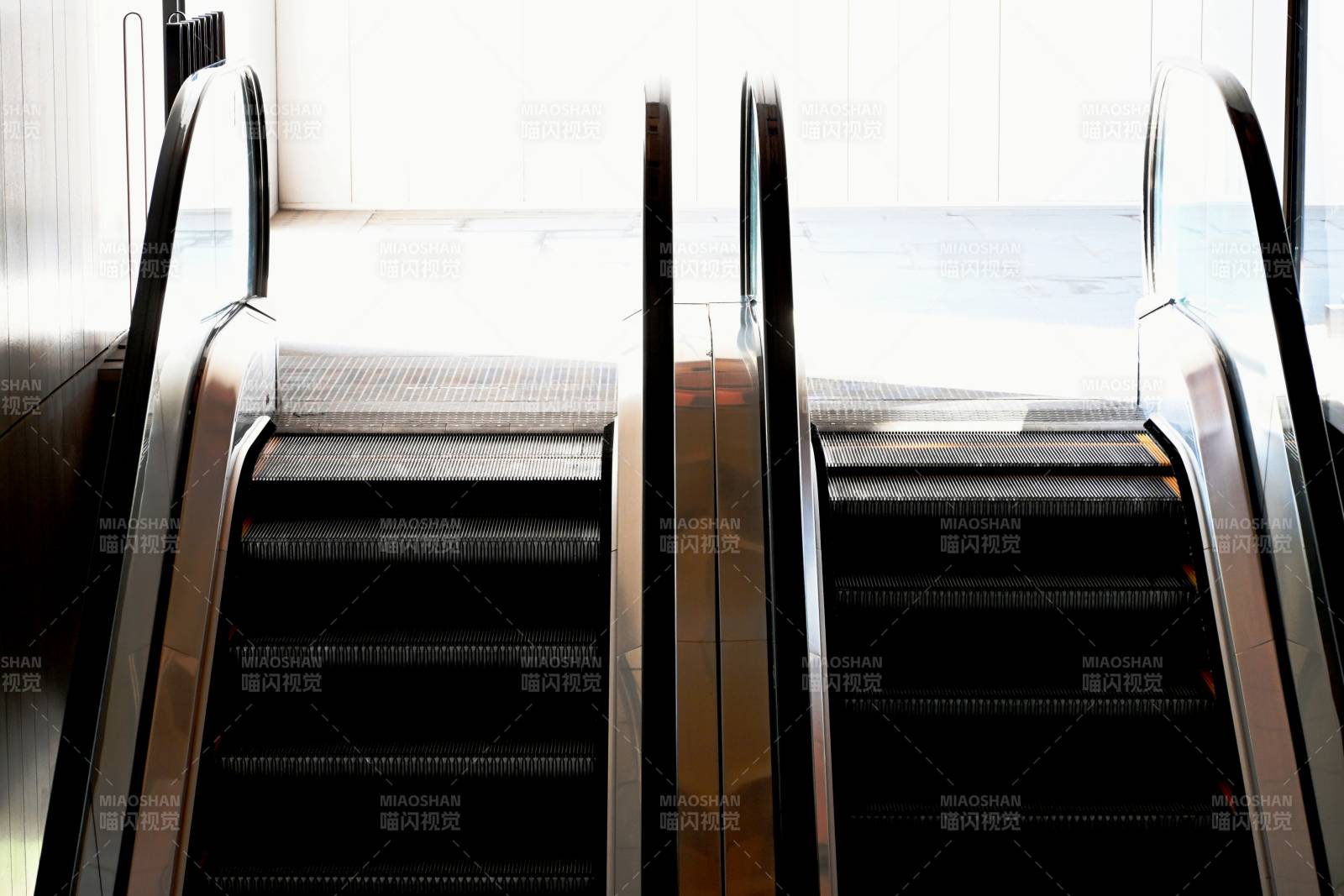 双扶梯静待行人图片