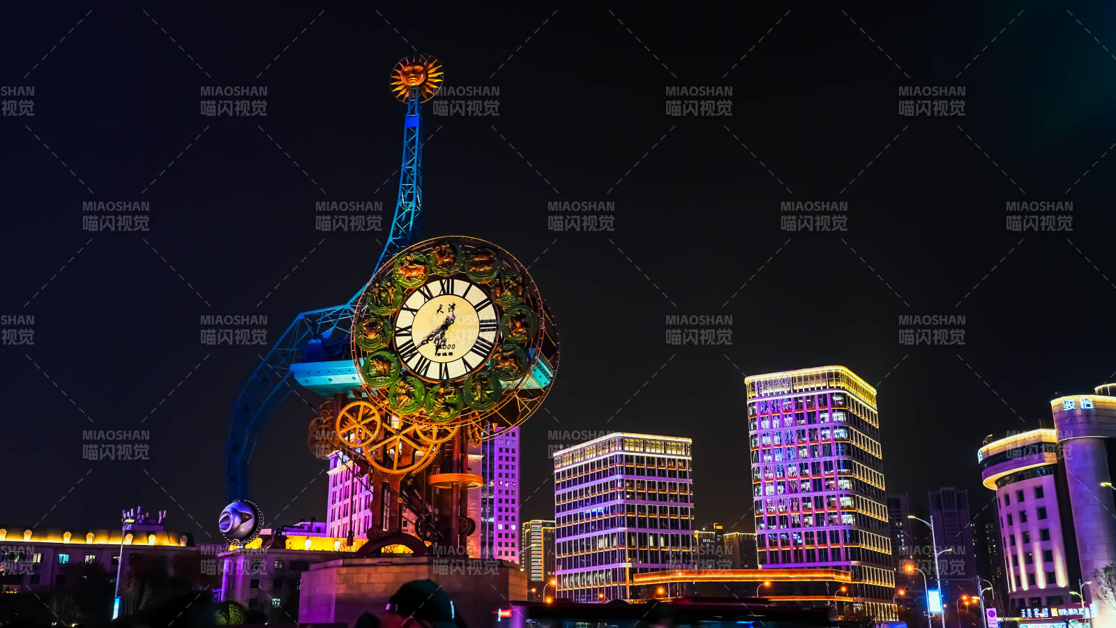 天津世纪钟楼璀璨夺目图片