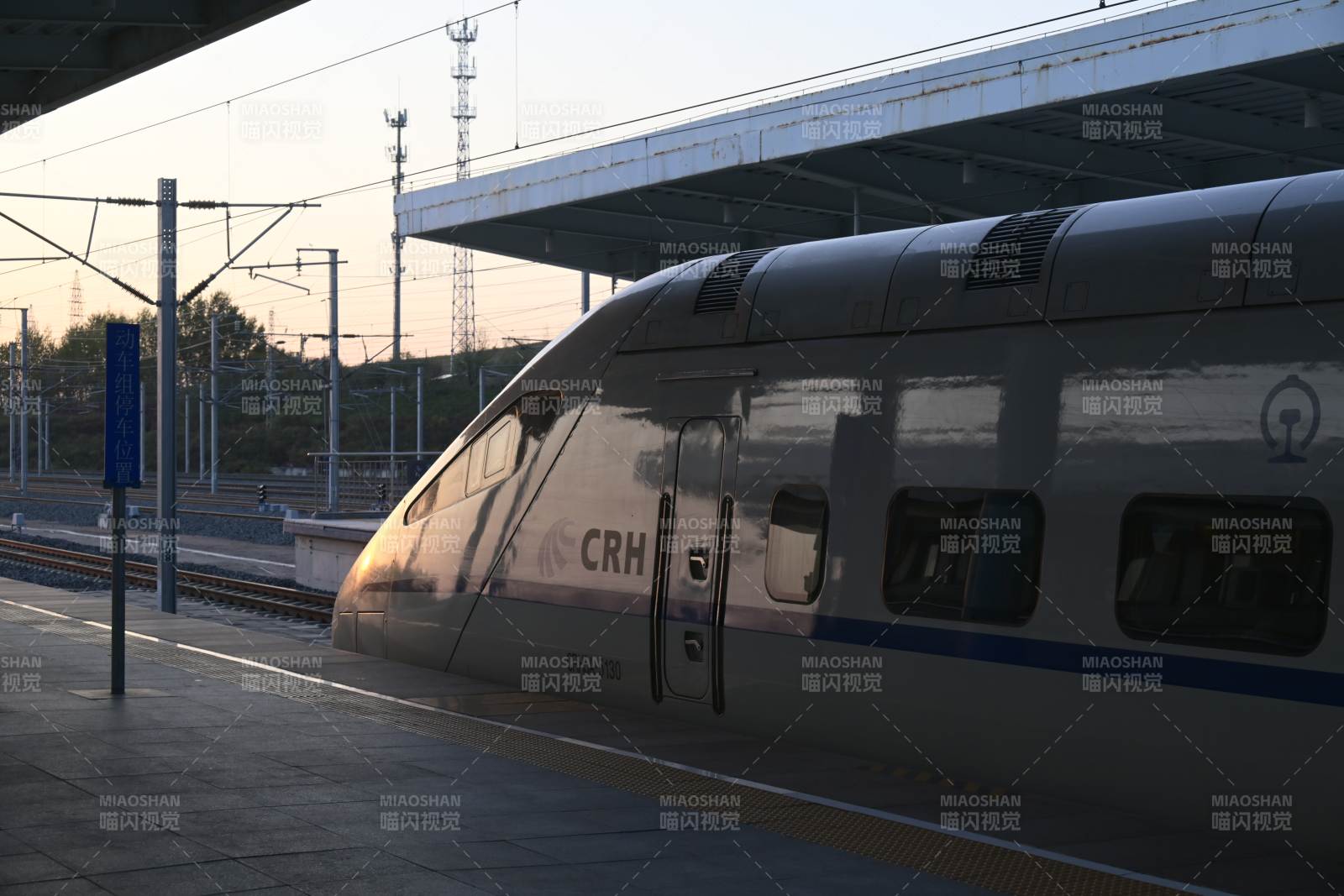 延吉西站CRH高铁停靠站台图片