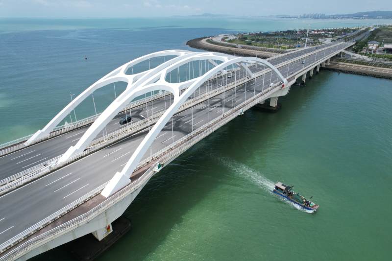 跨海大桥航拍图图片