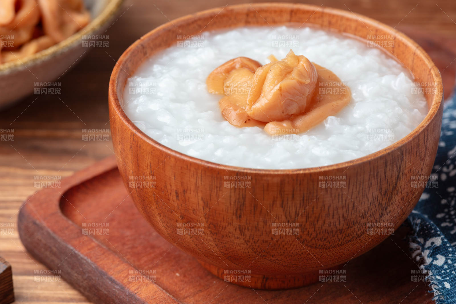 木碗白粥配萝卜干图片