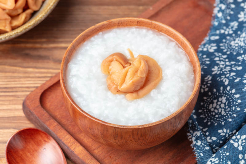 木碗白粥配萝卜干图片