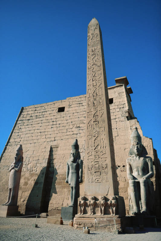 埃及神庙与方尖碑图片