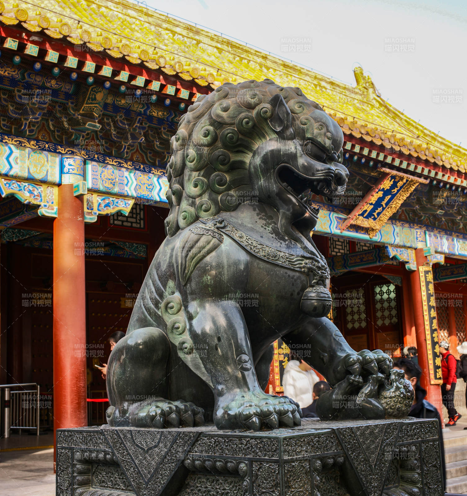 颐和园佛香阁铜狮守门图片