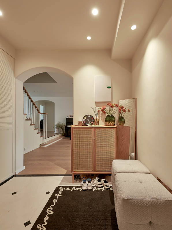 温馨入户玄关设计图片