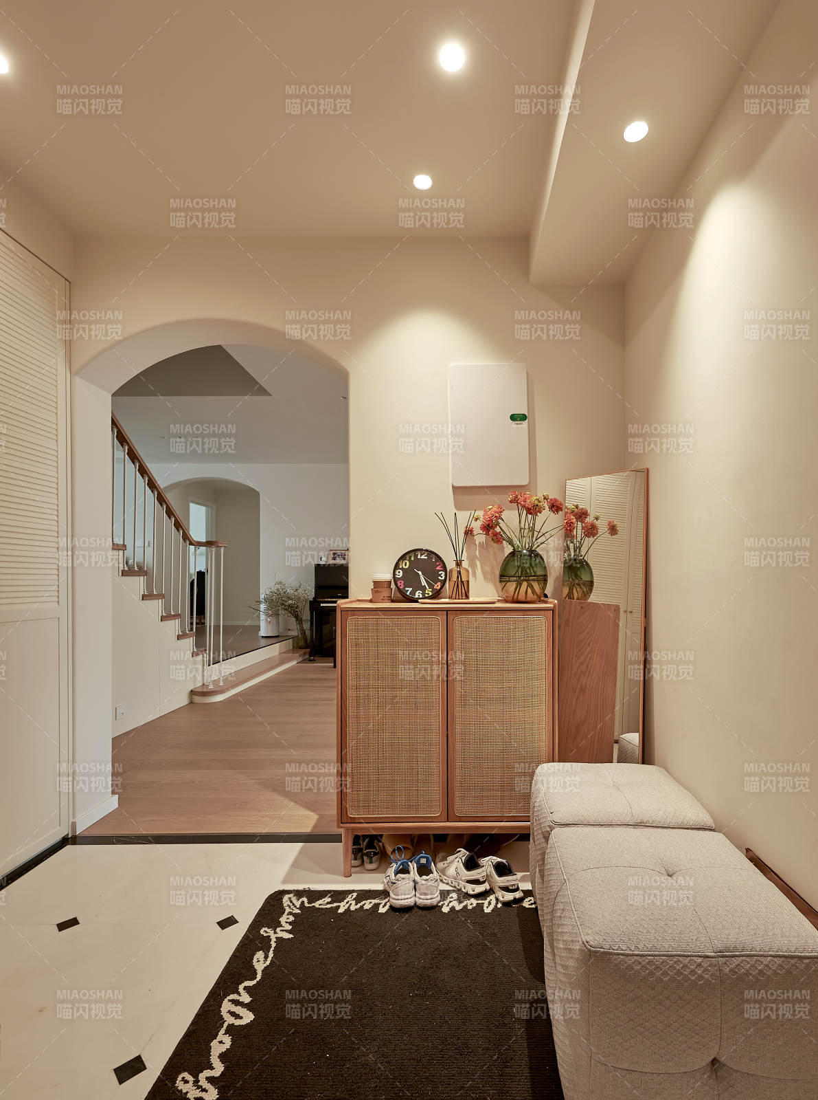 温馨入户玄关设计图片