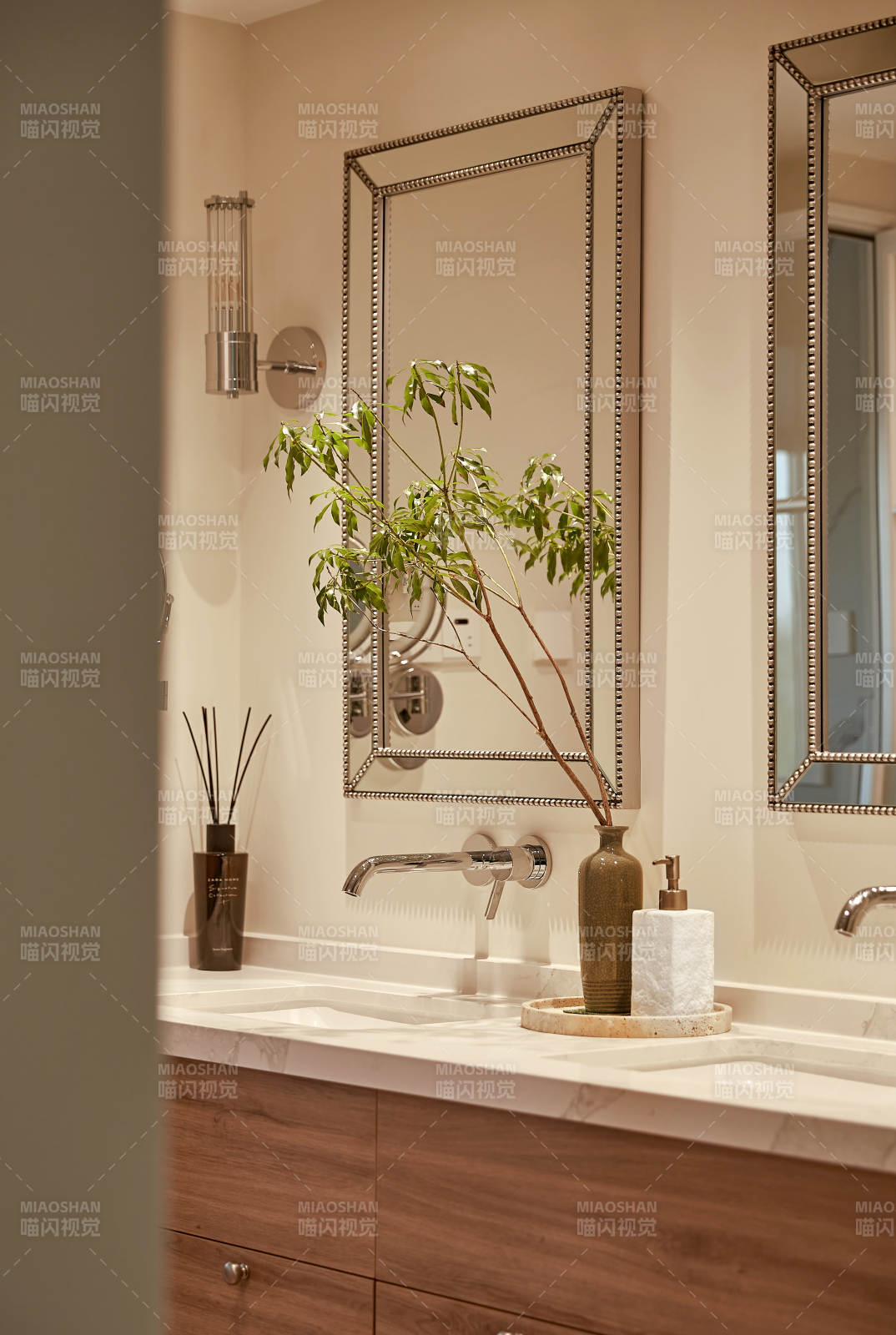 雅致浴室镜前绿植图片