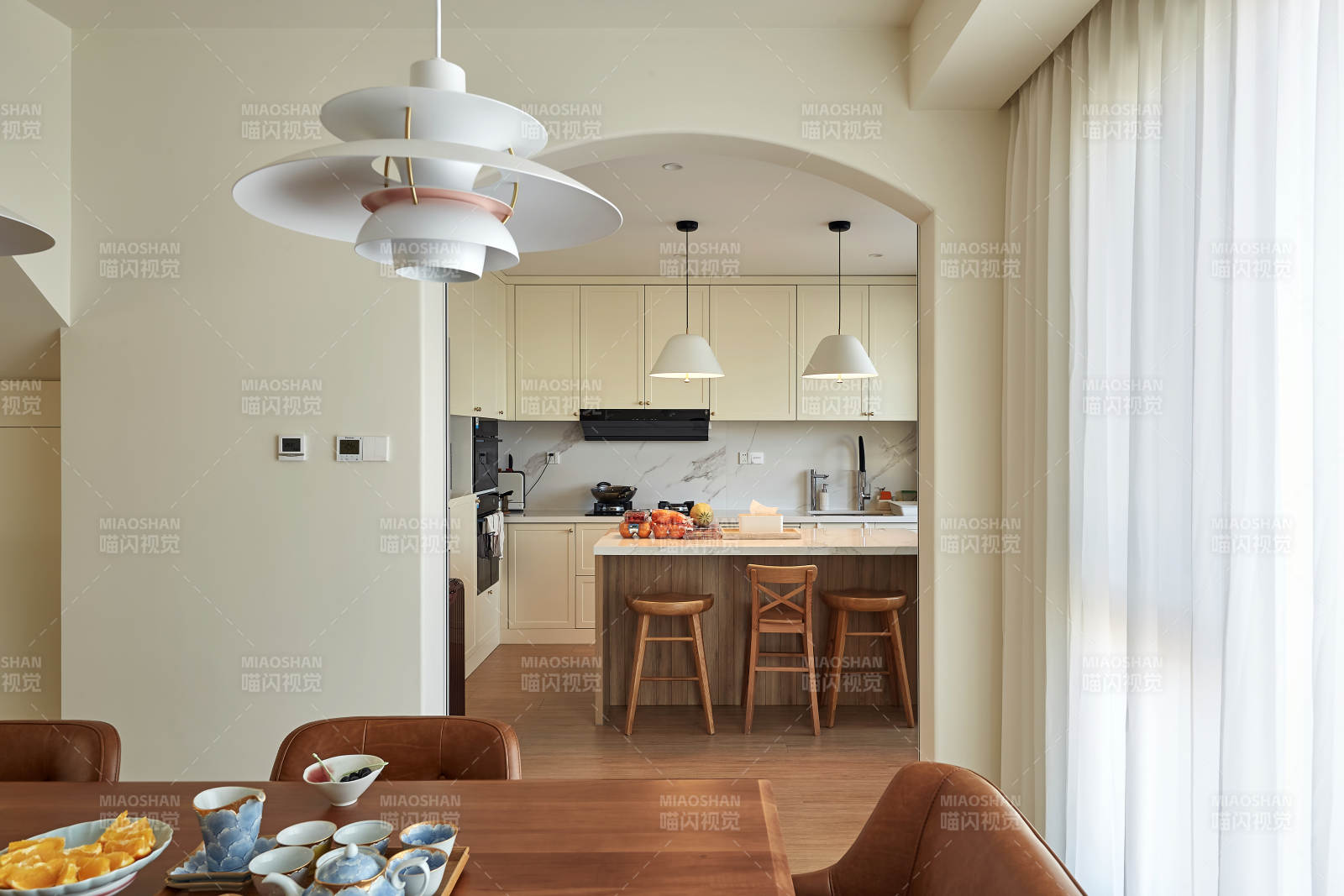 现代简约厨房餐厅图片