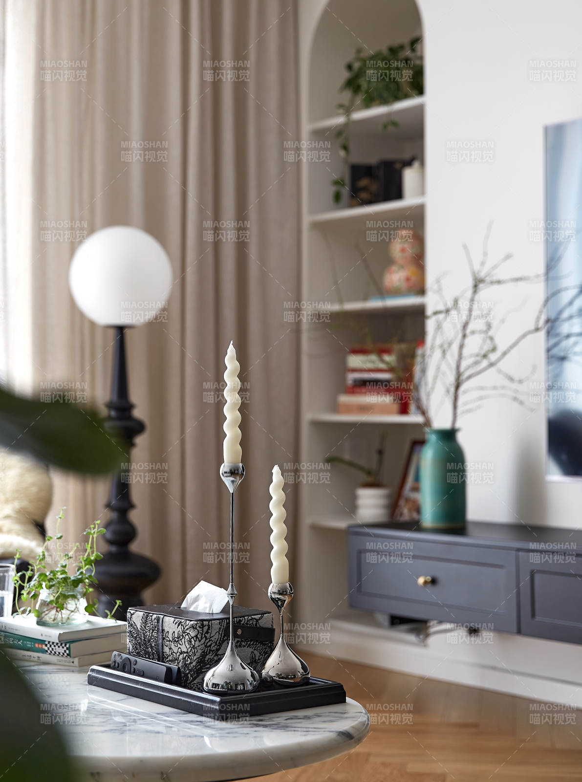 现代客厅烛光雅致图片