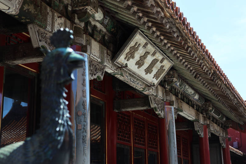 古建筑门前石狮故宫寝宫图片