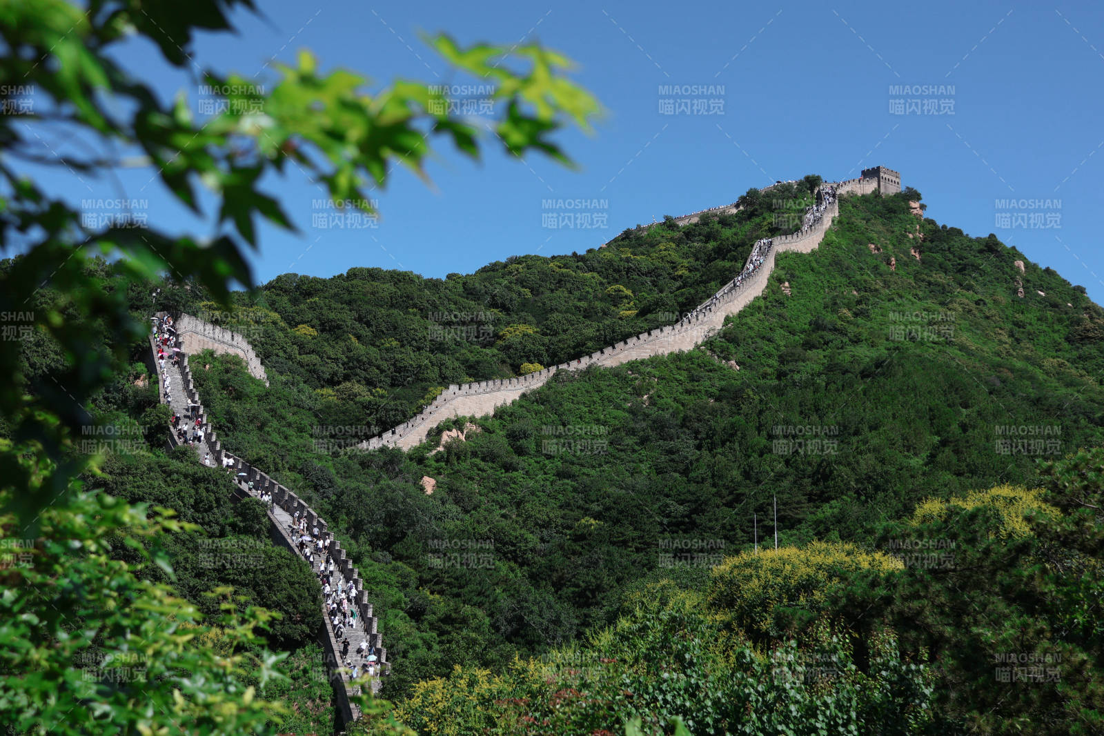 长城蜿蜒山间图片