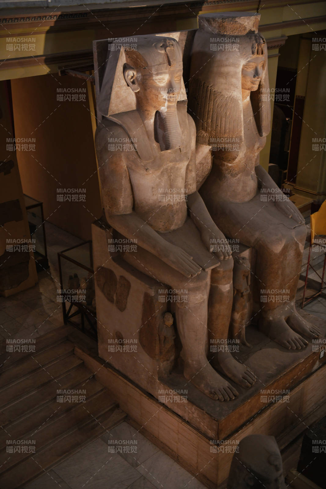 古埃及双人坐像图片