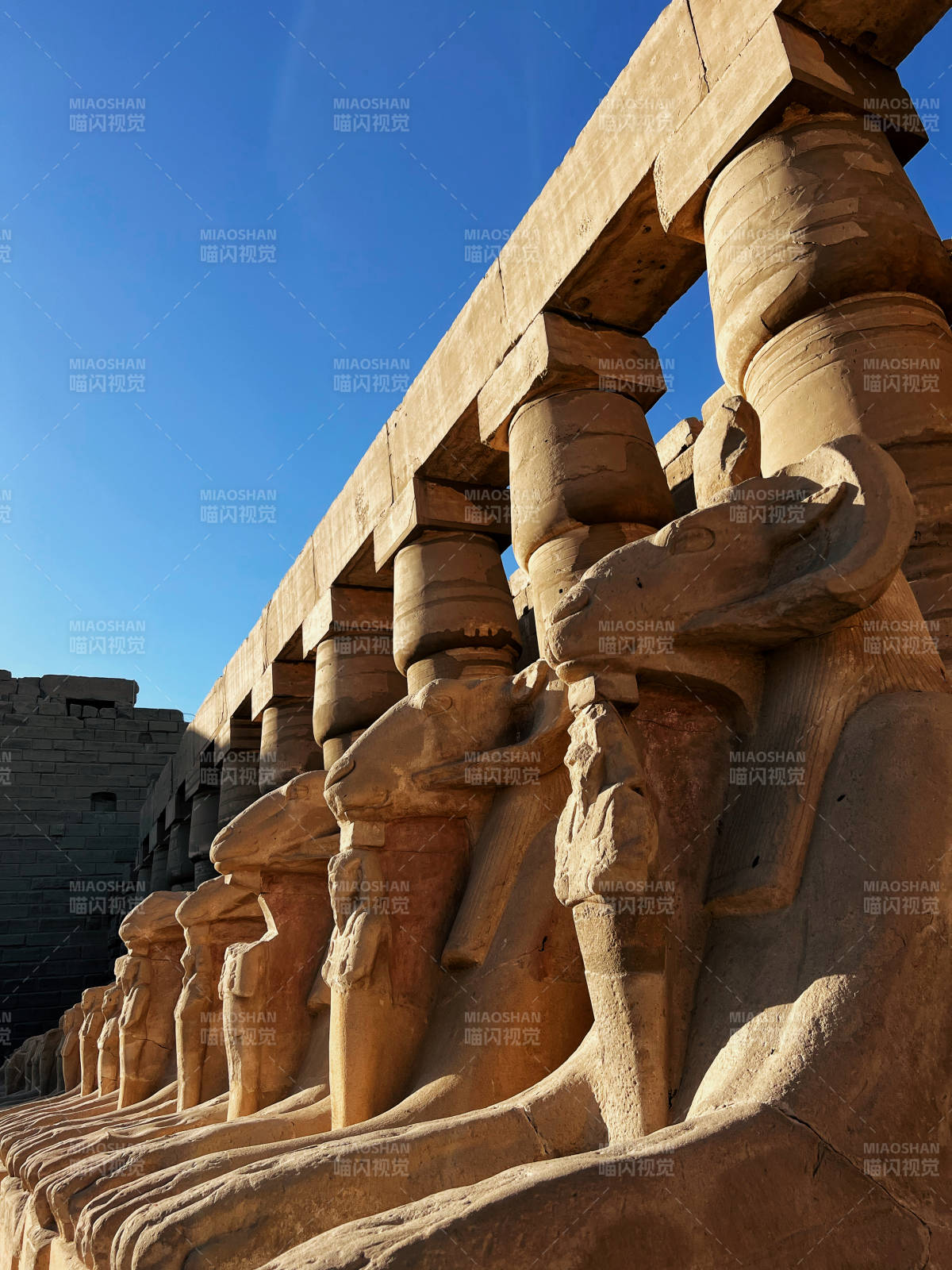 埃及神庙柱廊图片
