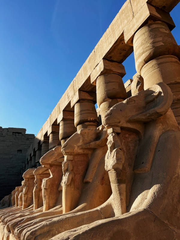 埃及神庙柱廊图片