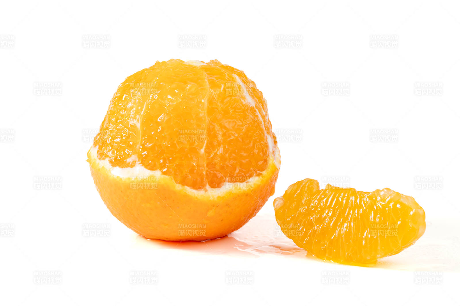 剥皮橙子 鲜嫩多汁图片