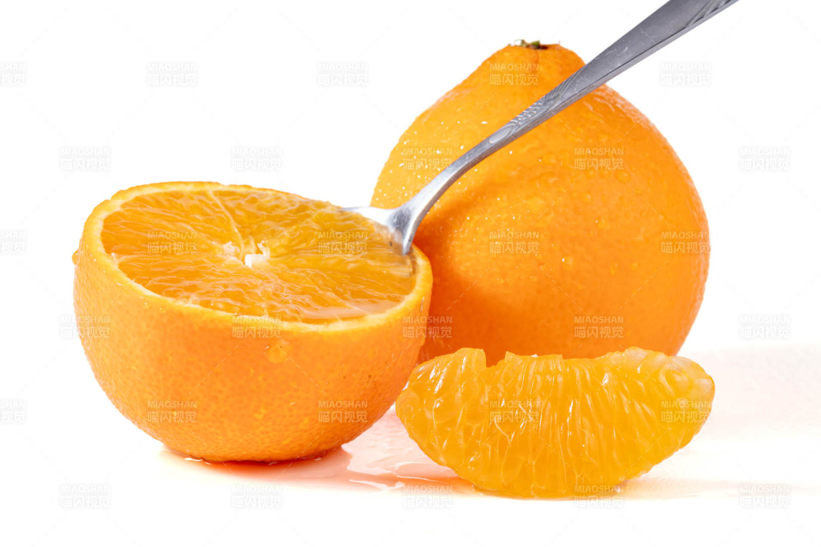 橙子切片与勺图片