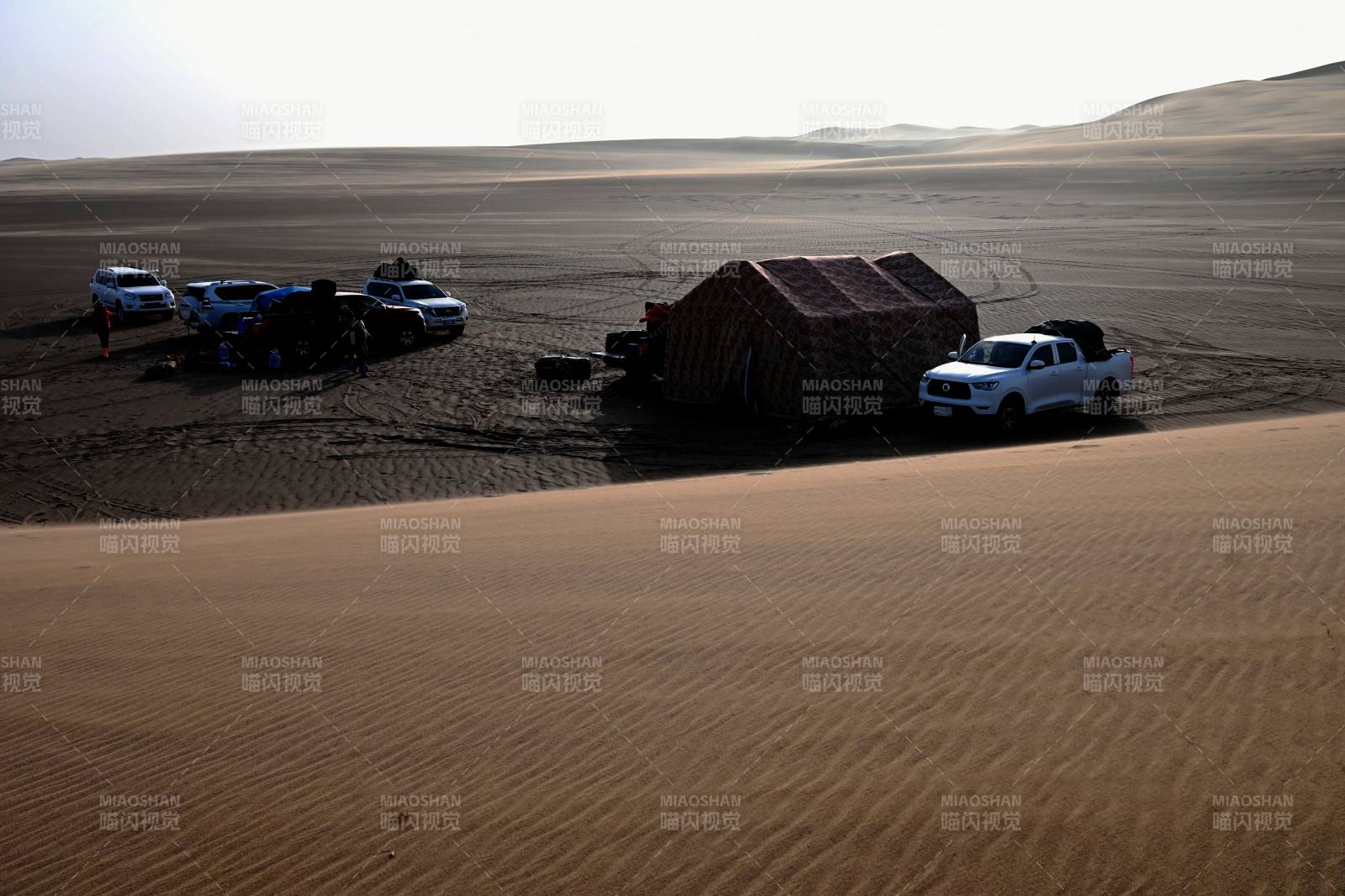 罗布泊无人区露宿营地图片