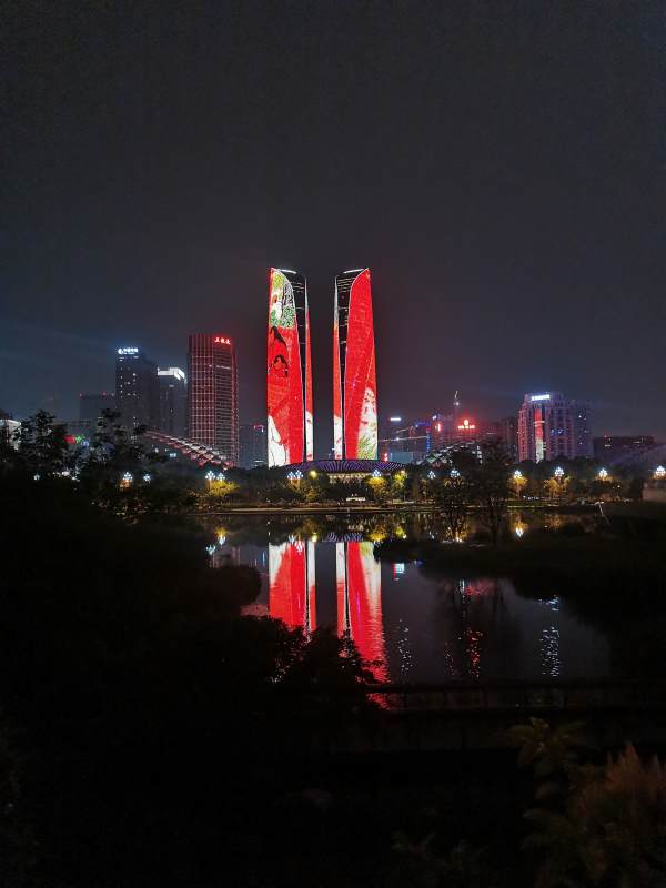 成都金融城双子塔夜景图片